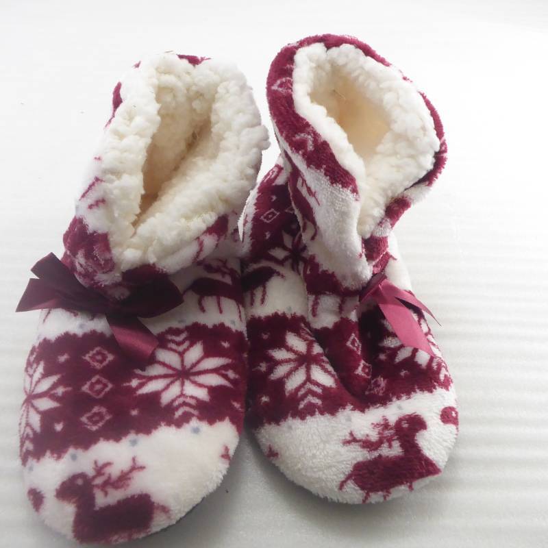 lot 333 image: Brand New Nordic Holiday Print Soft Fleece Bootie Slippers Size S-M