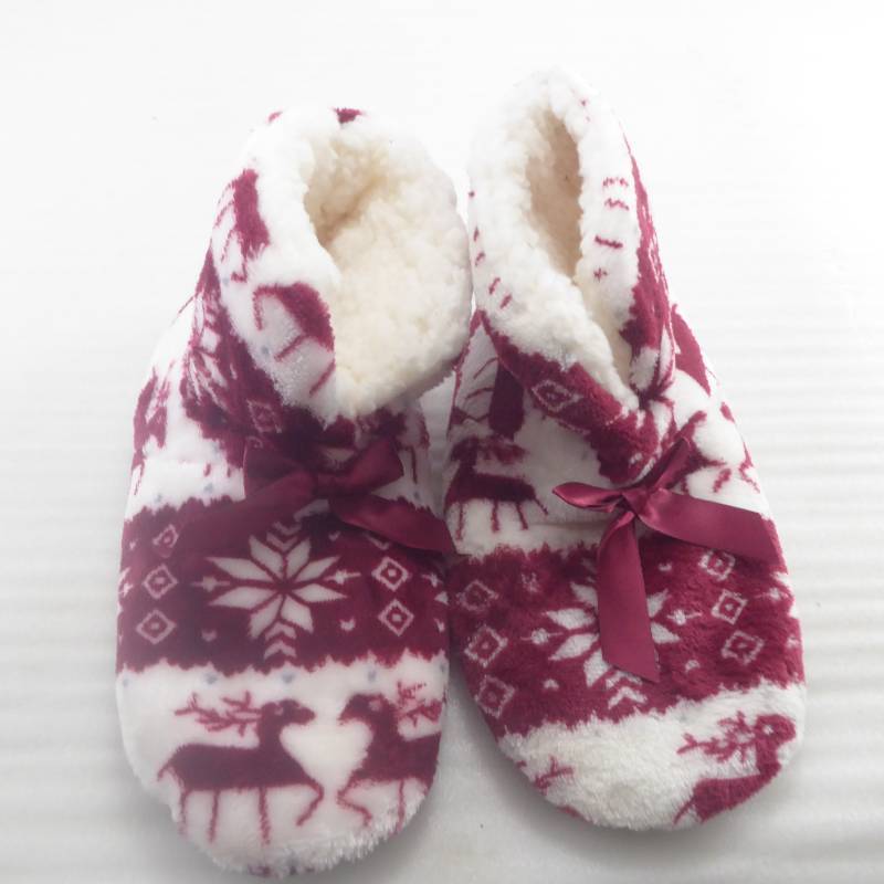 lot 334 image: Brand New Nordic Holiday Print Soft Fleece Bootie Slippers Size S-M