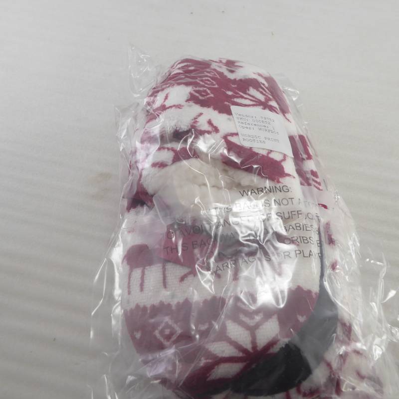 lot 335 image: Brand New Nordic Holiday Print Soft Fleece Bootie Slippers Size S-M