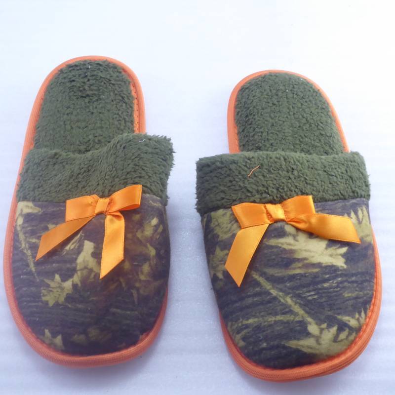 lot 343 image: Brand New Woodland Creek Womens Slippers Size Large