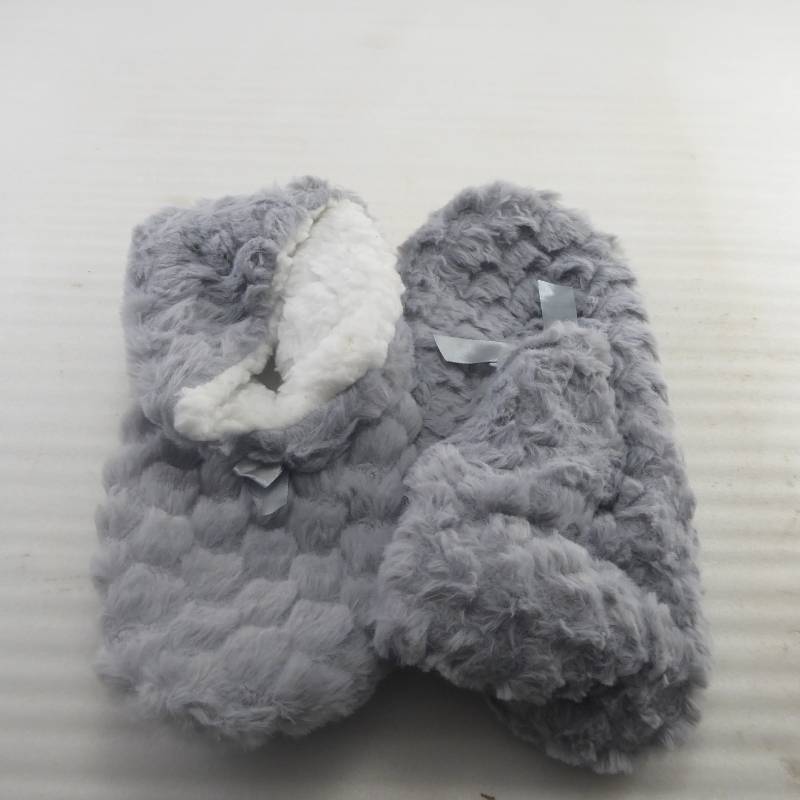 lot 347 image: Brand New Fluffy Soft Felt Womens Bootie Slippers Size M-L