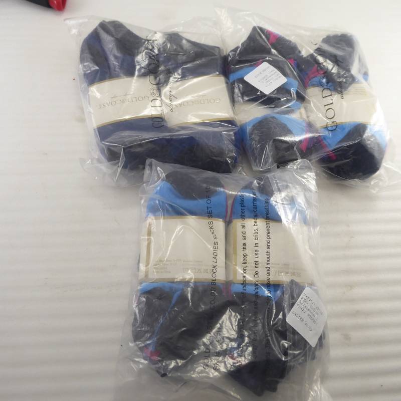 lot 361 image: Big Value Lot of 60 Brand New Gold Coast Color Block Womens Ankle Socks