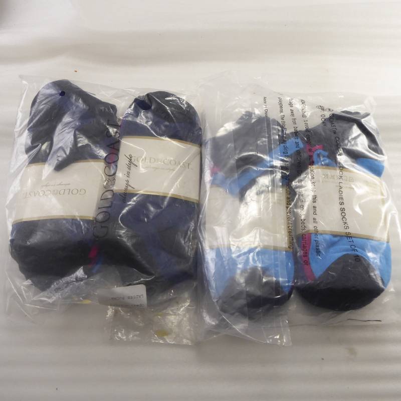 lot 362 image: Big Value Lot of 40 Brand New Gold Coast Color Block Womens Ankle Socks