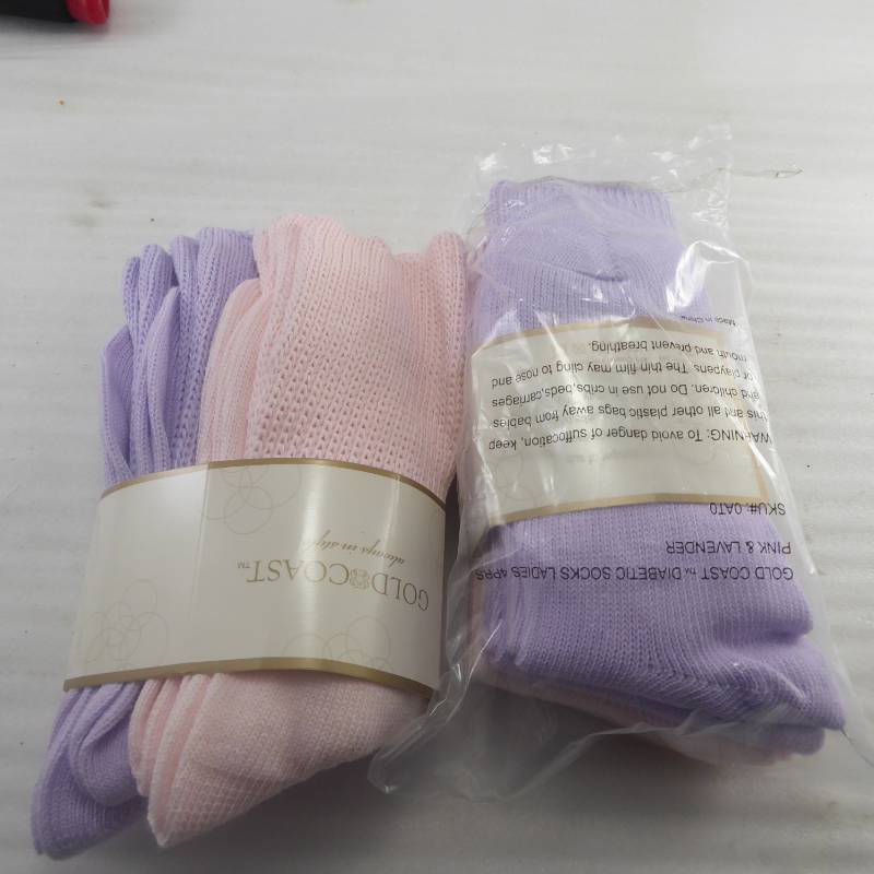 lot 365 image: Big Value Lot of 8 Pairs Brand New Gold Coast Diabetic Socks