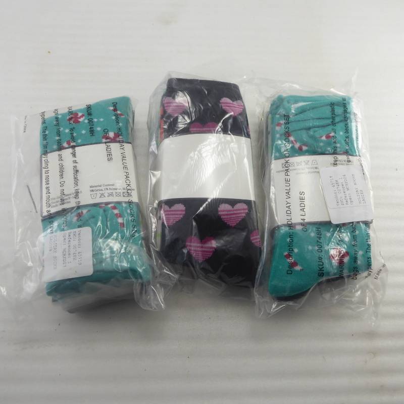 lot 366 image: Brand New Lot of 12 Pairs of Ladies Holiday Theme Socks