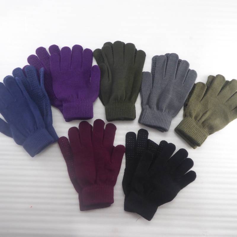 lot 479 image: Brand New 7 Pair Womens Fleece Knit Grip Gloves