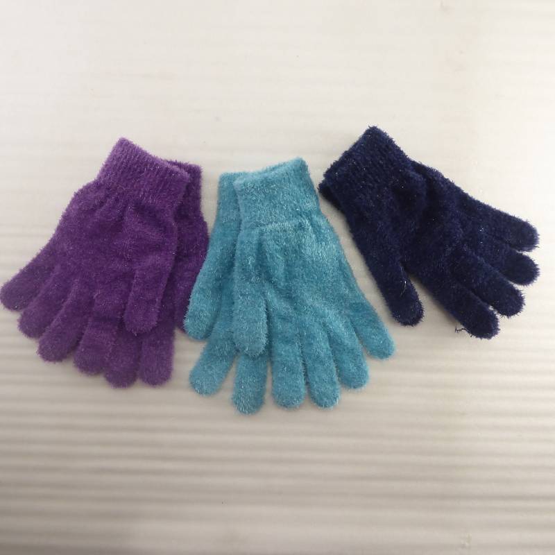 lot 483 image: Brand New 3 Pair Womens Gold Coast Extra Soft Fleece Gloves