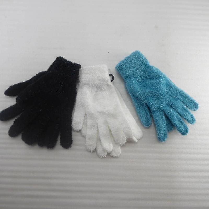 lot 485 image: Brand New 3 Pair Womens Gold Coast Extra Soft Fleece Gloves