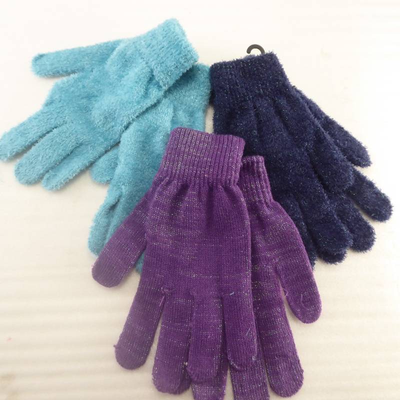lot 488 image: Brand New 3 Pair Womens Gold Coast Extra Soft Fleece Gloves