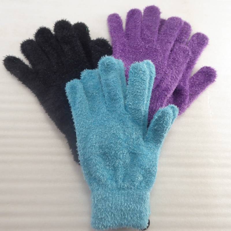 lot 492 image: Brand New 3 Pair Womens Gold Coast Extra Soft Fleece Gloves
