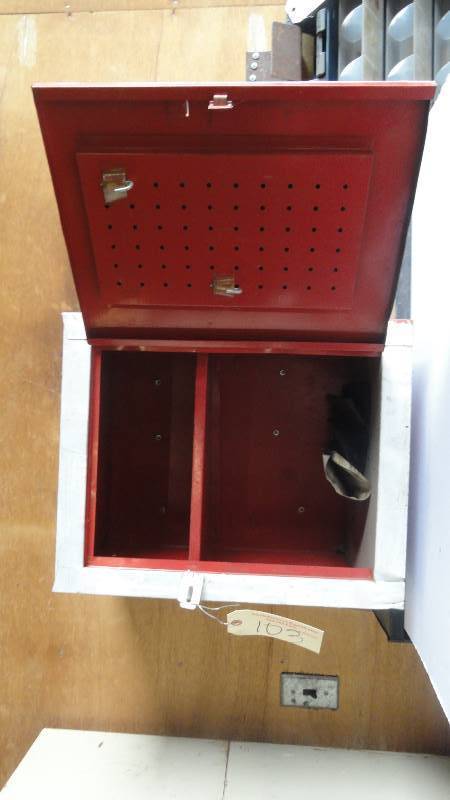 lot 103 image: Shelf Cabinet