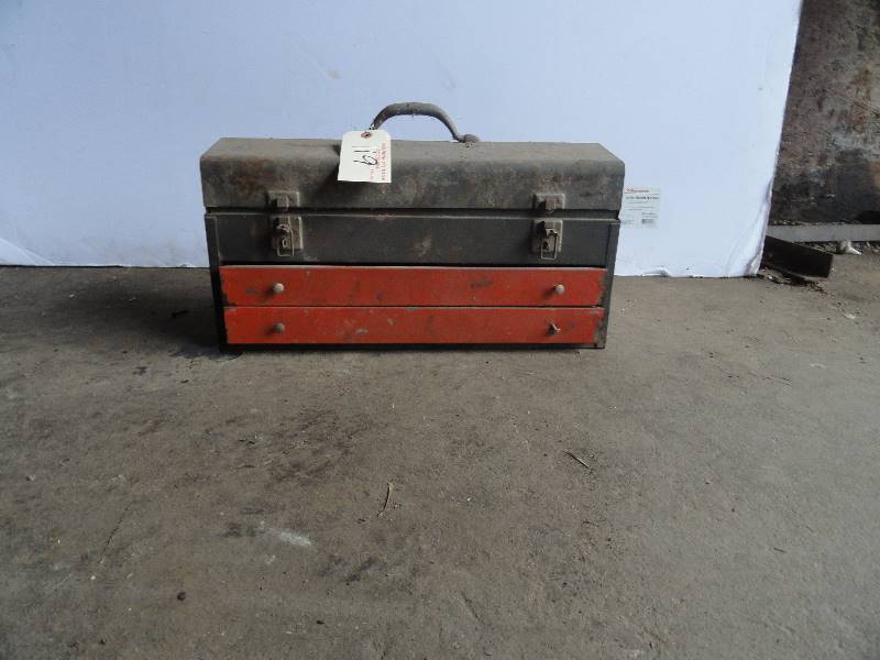 lot 119 image: Small Tool Box with Contents
