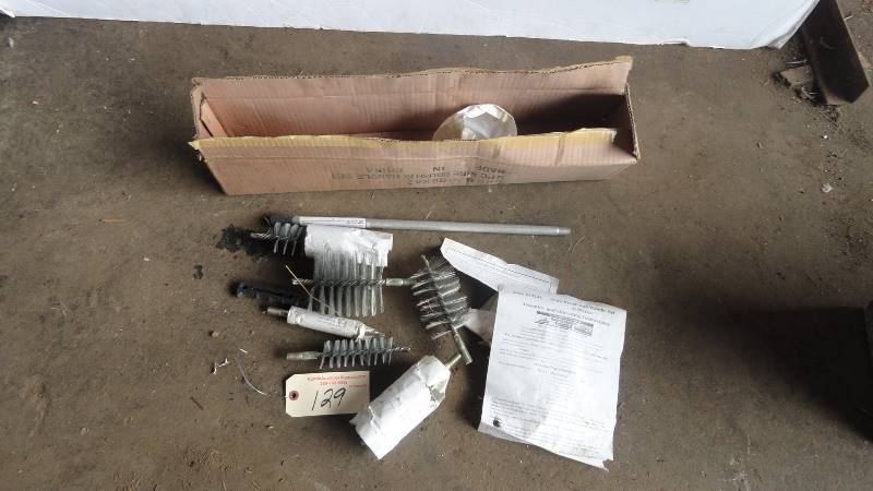 lot 129 image: Piston brush kit