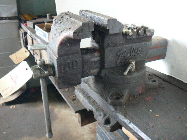lot 4 image: 8 Jaw Vice Heavy Duty Babco