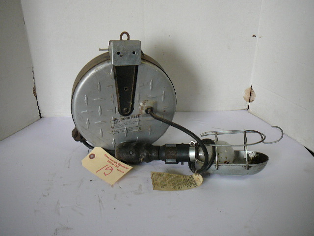 lot 15 image: 25 Retractable Light