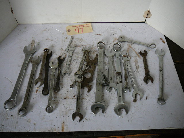 lot 47 image: 19- Wrenches