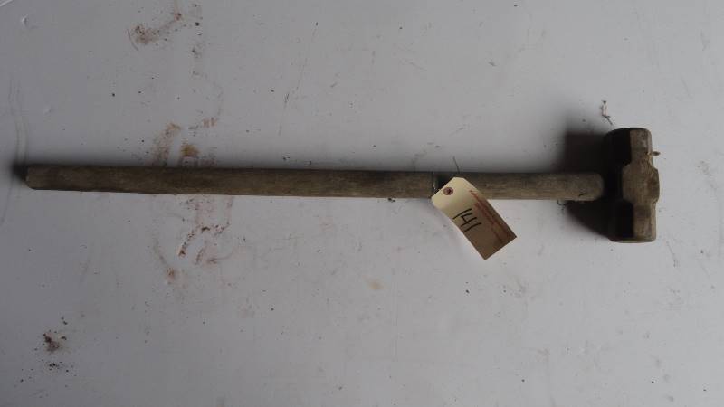 lot 141 image: 8 lbs. Maul