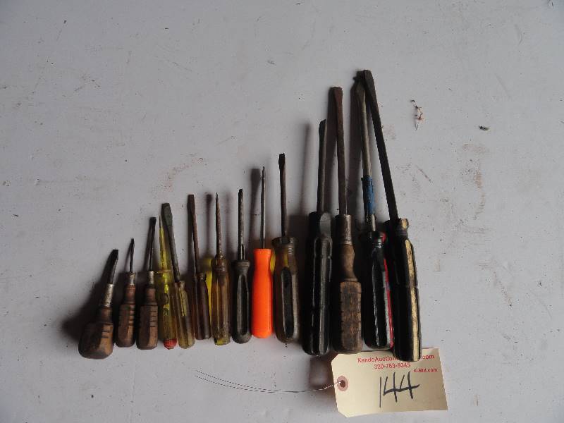 lot 144 image: Standard Screw Drivers