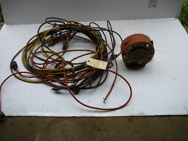 lot 160 image: Lot of Extension Cords