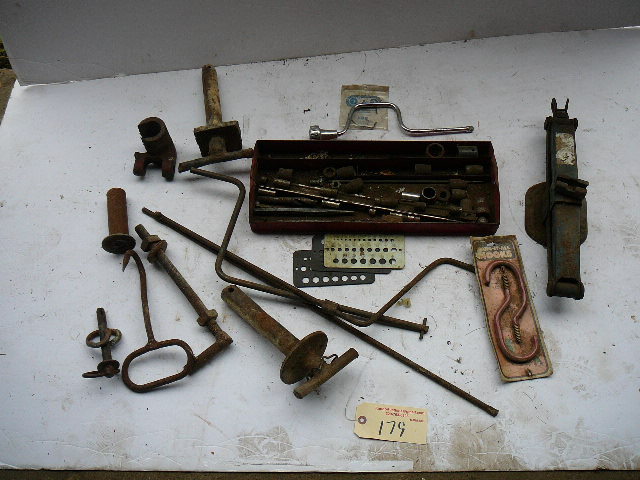 lot 179 image: Bale Hook, Jack, Pins, Sockets