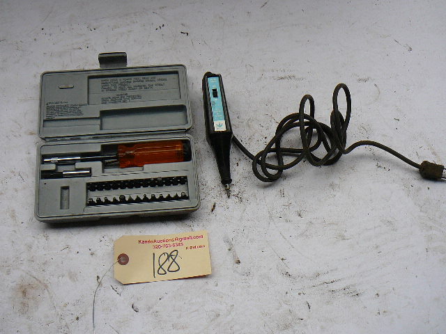 lot 188 image: Screw Driver Kit & Engraver