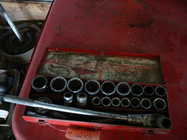 lot 215 image: 34 Drive Set