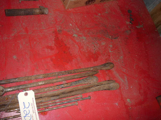lot 220 image: 5 - Pry Bar