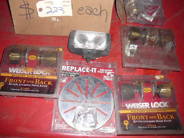 lot 223 image: Assorted Door Knobs