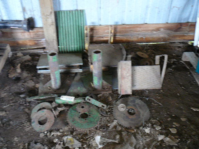 lot 235 image: John Deere Parts, Grille
