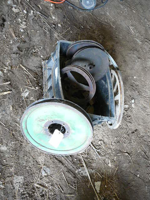 lot 251 image: Pulleys