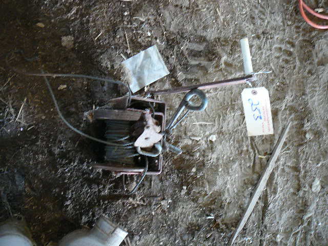lot 253 image: Hand Crank Winch