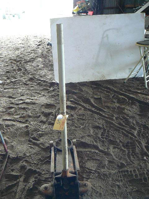 lot 265 image: Floor Jack