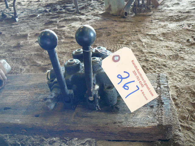 lot 267 image: Hydraulic Valve with Relief