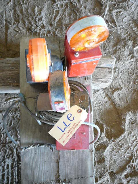 lot 277 image: Flashing Safety Lights