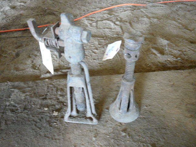lot 280 image: 2 Jack Stands