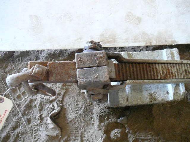 lot 298 image: Vintage Puller