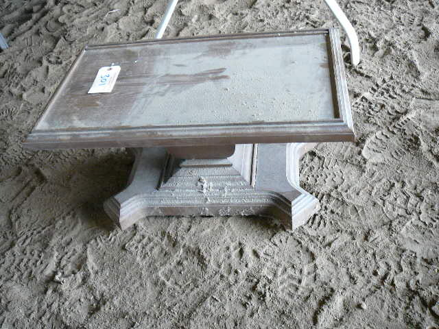 lot 301 image: End Table