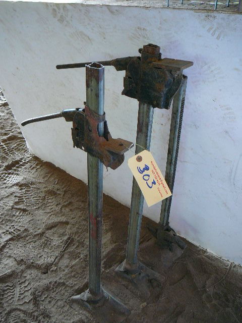 lot 303 image: 3 Tire Jacks