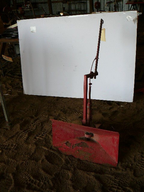 lot 304 image: Large Quick Hitch