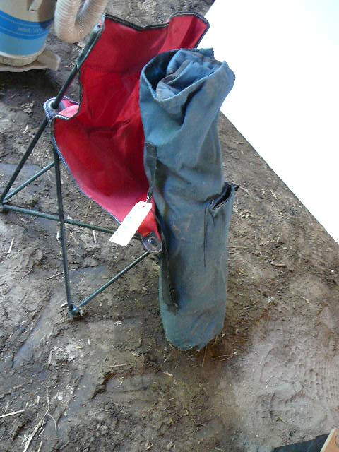 lot 322 image: 2 Bag Chairs