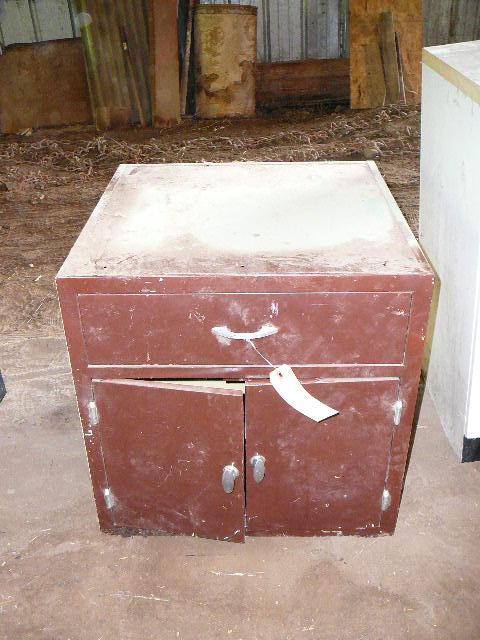 lot 334 image: Metal Storage Cabinet
