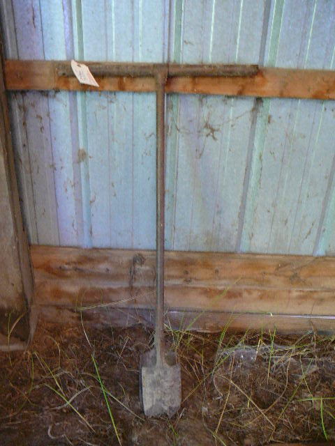 lot 345 image: 3 Post Hole Digger