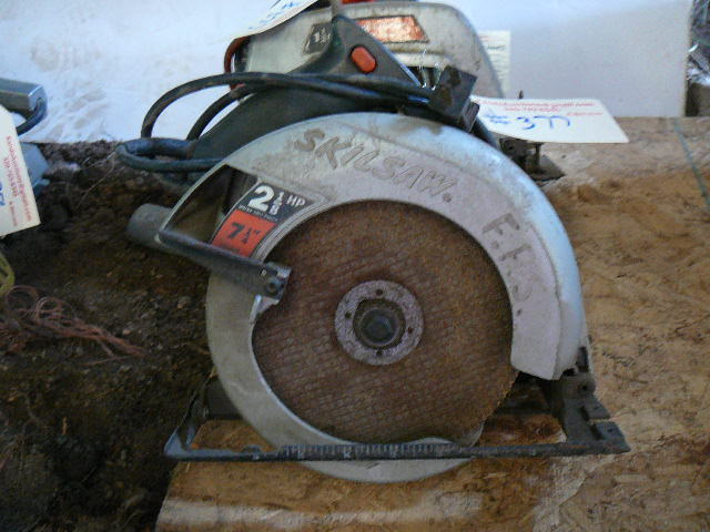 lot 377 image: 2 - Skill Saws