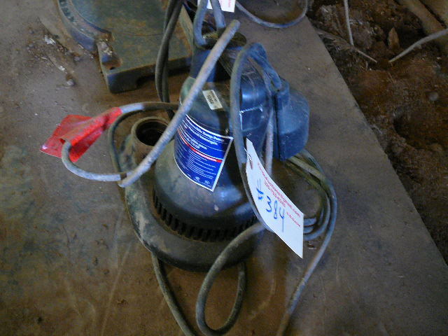 lot 384 image: Campbell Hausfeld 12 Hose Submersible Sump Pump