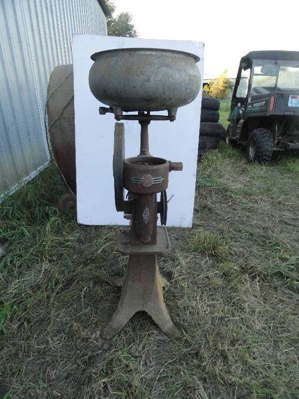 lot 500 image: Vintage Cream Seperator