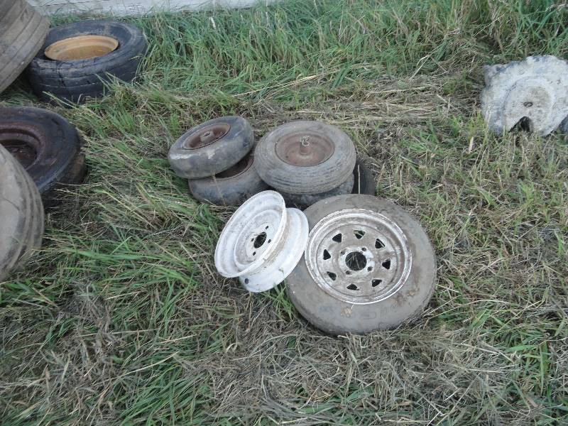 lot 505 image: Implement Trailer Tires & Wheels