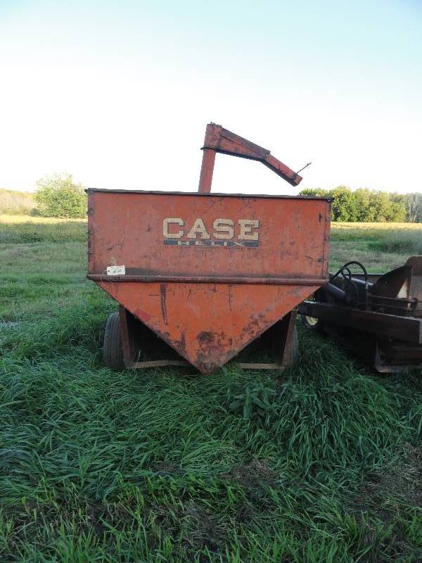 lot 508 image: Case Grain Wagon w Auger