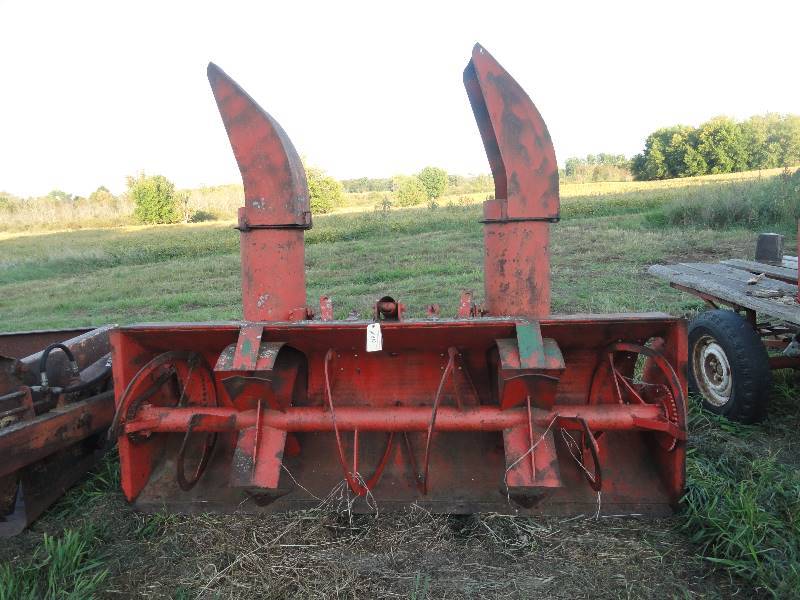 lot 510 image: Farmland Snowblower