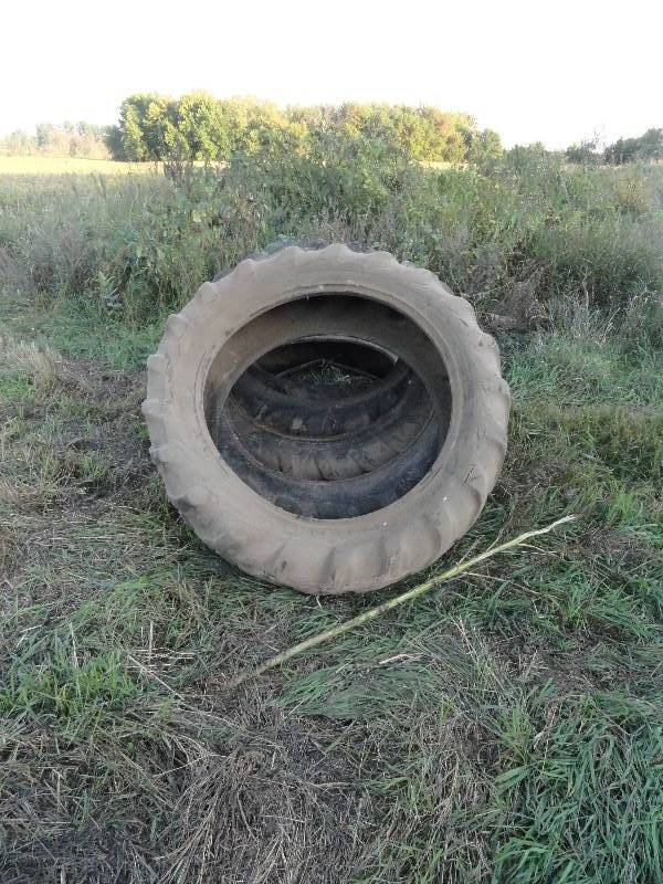 lot 513 image: Tractor Tires
