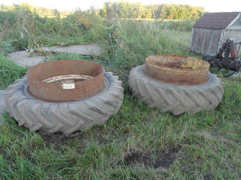 lot 517 image: Tractor Duals with Rims